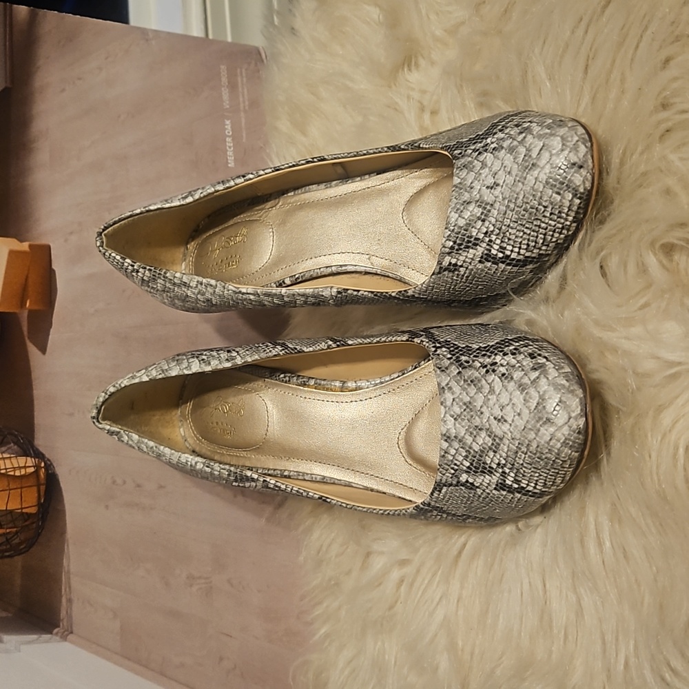 Jaclyn Smith size 9 1/2